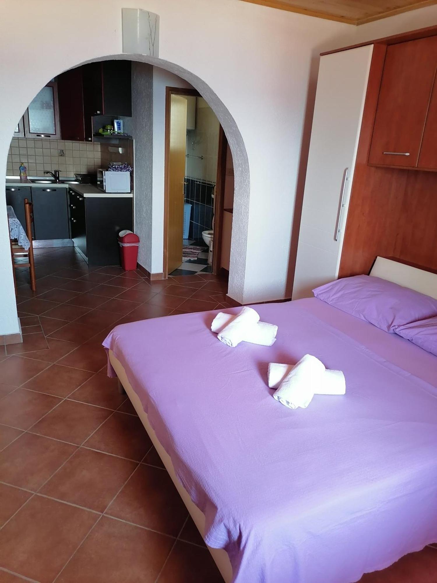 Apartmani Iva トゥリバニ・クルシサ 部屋 写真